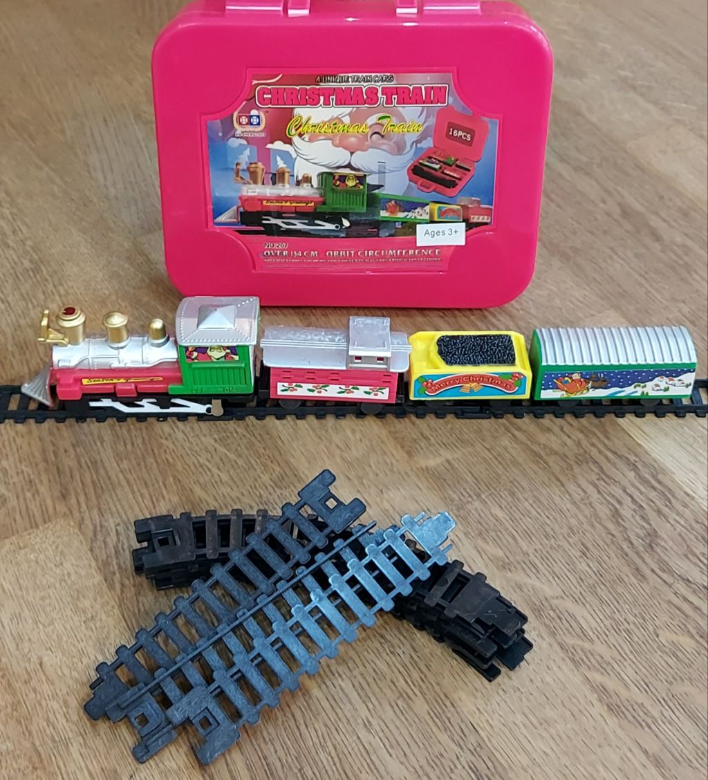 Small battery cheap operated train set